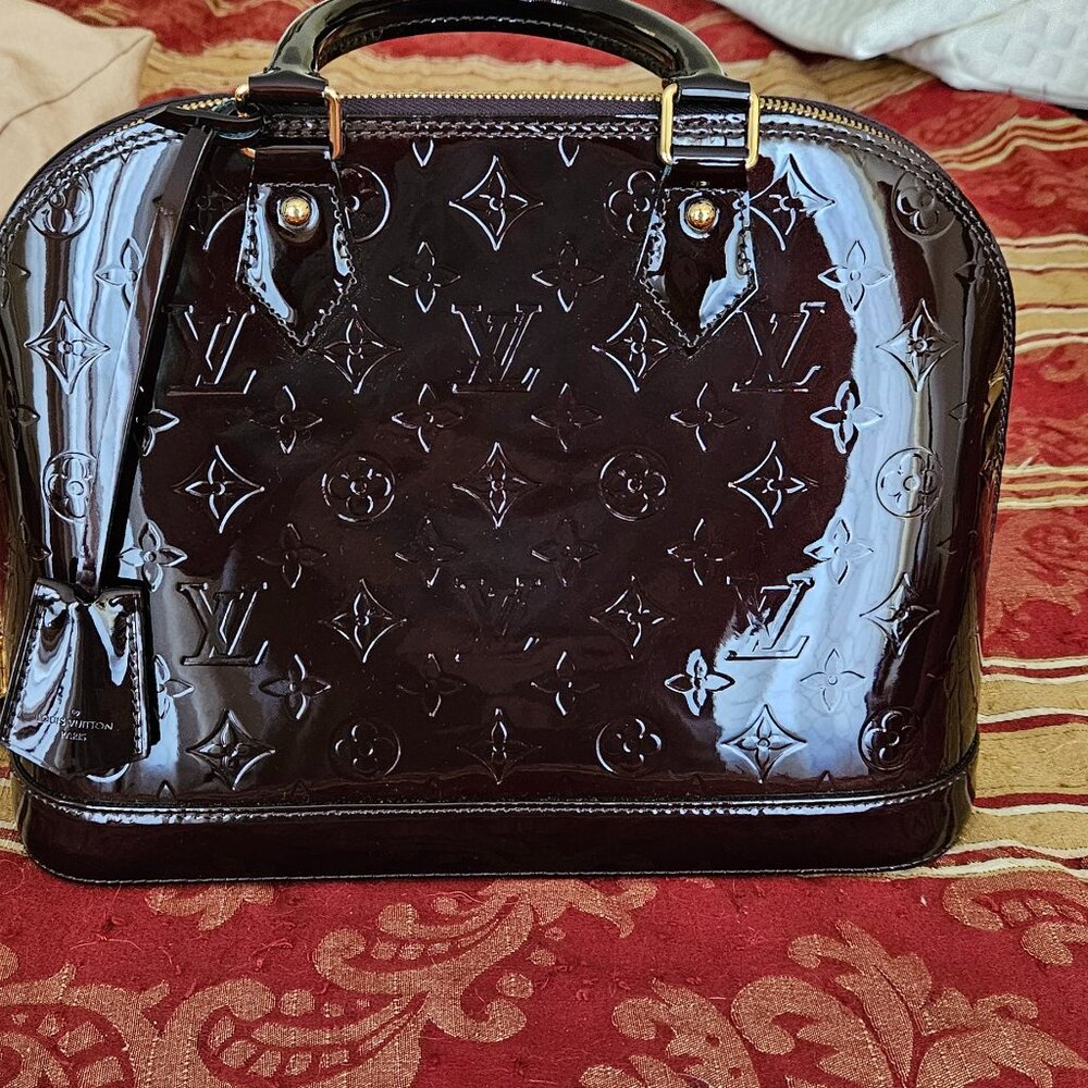 Louis Vuitton Alma PM Vernis Leather Amarante